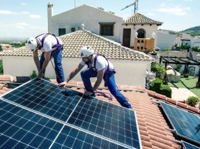 Los autoconsumos colectivos gestionados en la red de distribución de Endesa se triplican en el primer semestre