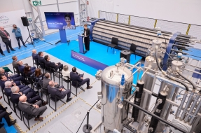 
Navarra muestra el primer electrolizador de hidrógeno verde de Escala Megavatio diseñado y fabricado íntegramente en España
