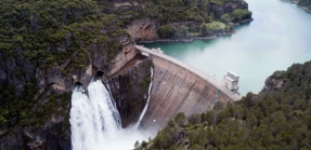 Las abundantes lluvias de esta primavera hunden el precio de la electricidad un 44%