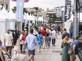 
Los vehículos eléctricos toman la madrileña plaza de Colón en la feria VEM2023
