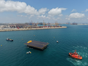 El Puerto de Valencia se convierte en el banco de pruebas de la fotovoltaica flotante marina