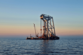Iberdrola instala la primera cimentación del parque eólico marino Baltic Eagle