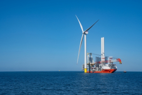 Iberdrola instala el primer aerogenerador marino con palas de 115 metros de Reino Unido