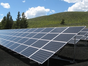 La CNMC recomienda sincronizar subastas de renovables y solicitudes de acceso, entre otras mejoras