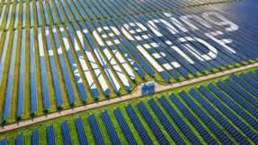 Greening se hace con el 92% del capital de EiDF