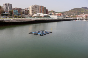 Landatu Solar prueba un prototipo solar flotante para entornos marinos en el Puerto de Bilbao Landatu Solar prueba un prototipo solar flotante para entornos marinos en el Puerto de Bilbao