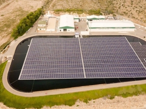 Solar fotovoltaica para autoconsumo, que flota en una balsa de regantes y que evita la evaporación