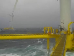
Espectacular vídeo del parque eólico marino flotante portugués que aguanta olas de 20 metros de altura

