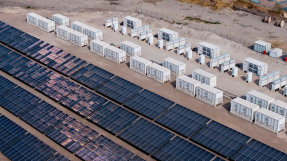 Las baterías a gran escala impulsan a Europa por encima de los 100 GWh de almacenamiento Las baterías a gran escala impulsan a Europa por encima de los 100 GWh de almacenamiento