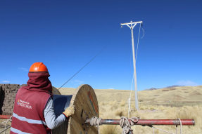 Perú amplía las redes eléctricas de varios sectores rurales para beneficiar a más de 12.000 familias