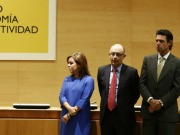 De Guindos asegura que la luz ha bajado un 14%; la CNMC dice que ha subido un 10