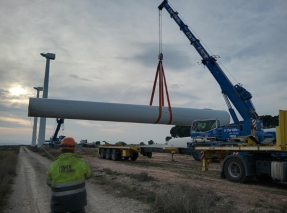 RES trabaja en el desmatelamiento de los aerogenerados del parque eólico gallego de Somozas