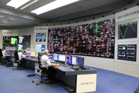 
REE avisa: mantendrá la programación "reforzada" hasta que las eléctricas cumplan con el control de tensión
