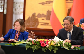 España y China firman tres acuerdos para promover inversiones sostenibles España y China firman tres acuerdos para promover inversiones sostenibles