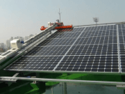 Robótica de sello coreano para limpiar los paneles solares