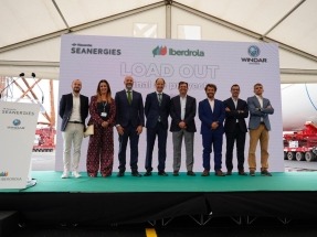 

Zarpa de A Coruña la última plataforma del parque eólico marino francés Saint-Brieuc

