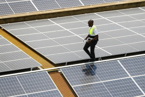 El fin de los paneles chinos baratos amenaza el auge la energía solar en África