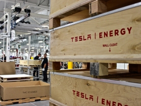  Tesla Sends Powerwalls to Puerto Rico