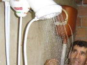 Duchas y lámparas más eficientes para indígenas