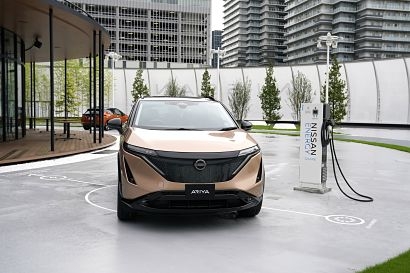 Nissan unveils new electric coupé crossover