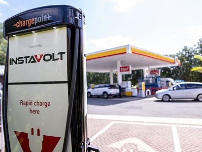 UK petrol station forecourt installs rapid charging for electric car drivers