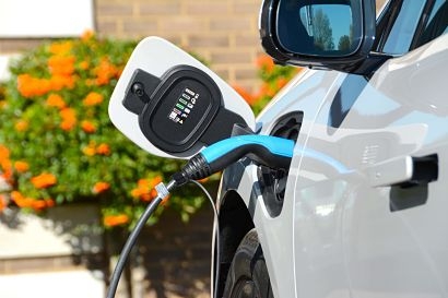 Almost 100,000 pure electric vehicles to hit UK roads in 2020