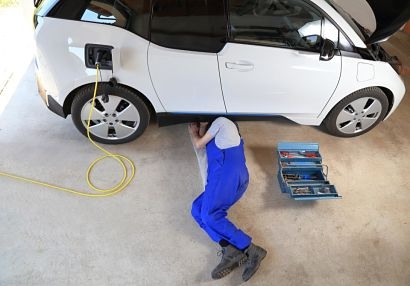 UK Motor Ombudsman announces introduction of new search facility for EV servicing and repair