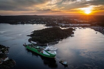 DEME Offshore LNG vessel successfully installs DolWin6 HVDC cable