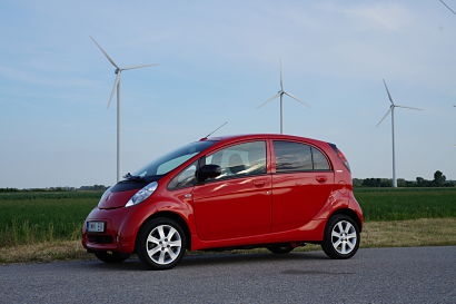 Peugeot introduces new EV brand signature