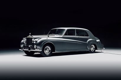 Lunaz unveils world’s first electrified classic Rolls Royce
