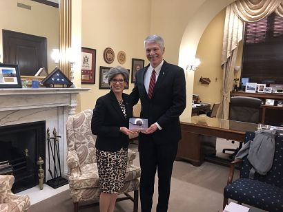 Senator Joni Ernst receives US Wind Champion Award