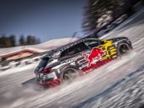 Audi e-tron makes successful ascent of legendary downhill ski course