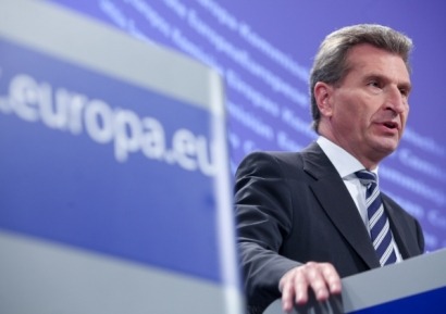 Oettinger, atento por si hay que tomar medidas con las renovables en España