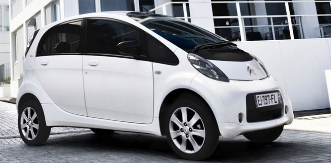 Valencia reparte ayudas para comprar más de 18.000 vehículos eléctricos e instalar más de 8.600 puntos de recarga