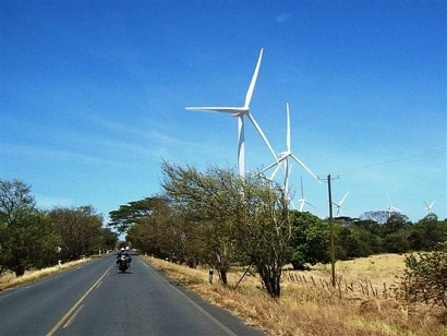 Bolivia turns to wind energy: a power source that Nicaragua reports dampens price hikes