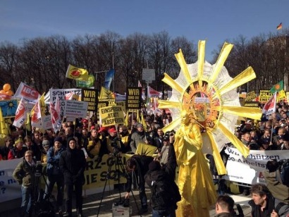 Solar industry takes to streets over tariff cuts