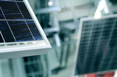 Breaking PV cell efficiency records, driving down costs