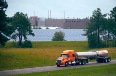 Rolls Royce Subsidiary celebrates ground-mounted solar array in South Carolina