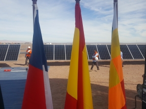 La planta fotovoltaica Granja Solar, de 123 MW, instala los primeros paneles de Solarpack