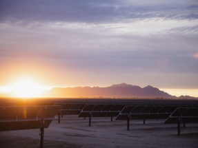 Arizona: Para respaldar un centro de datos, Facebook adquiere 450 MW de plantas fotovoltaicas de Salt River Project