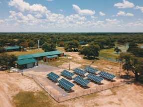 Inauguran una planta fotovoltaica en un apartado cuartel militar