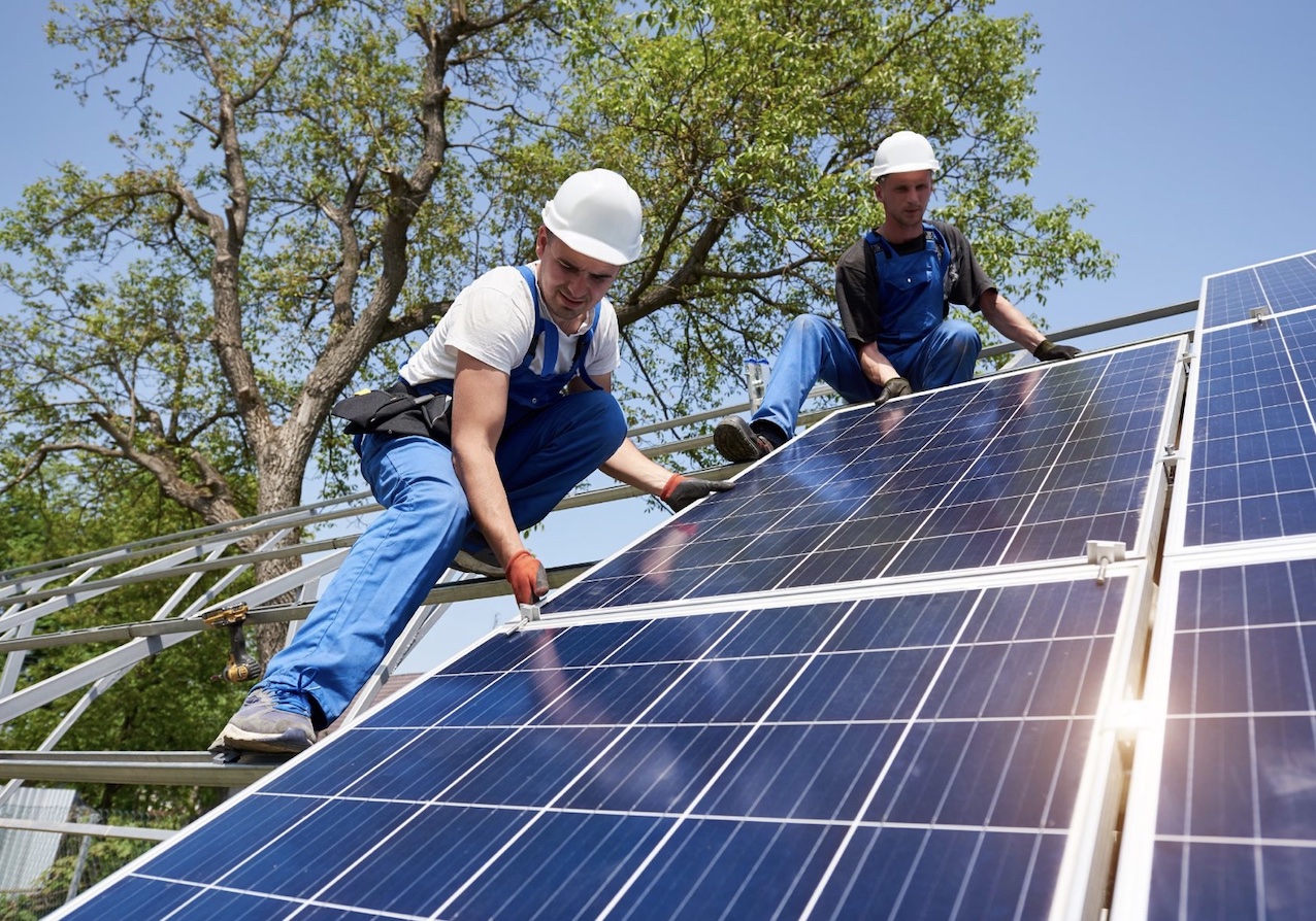 Anpier presenta una monografía jurídica que denuncia la desigualdad de trato a los pequeños inversores fotovoltaicos