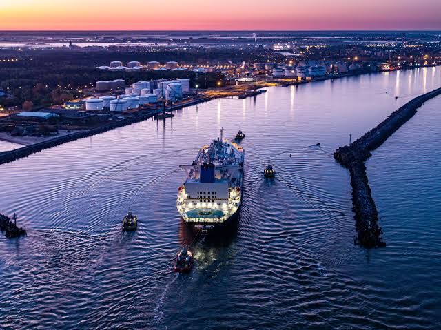 El BEI financia con 100 millones la conversión de Klaipeda en base para la eólica marina del Báltico