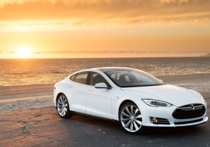 Tesla Motors unveils new battery warranty policy