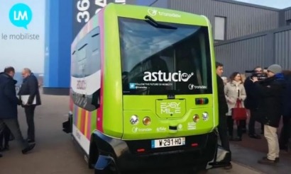 Paris rolls out electric driverless minibus in pollution fight