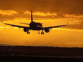 ¿Qué factores intervienen en el compromiso medioambiental de una compañía de aviación?