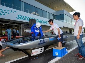 El coche fotovoltaico de Trina Solar gana la carrera FIA Suzuki 2019 de Japón