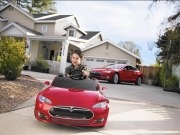 ¡Llegó el Tesla para los chicos!