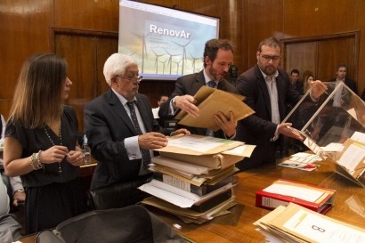 Ofertas mínimas de la licitación en Argentina: eólica, 49 dólares MWh; solar, 59 dólares MWh
