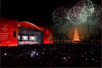 El mayor árbol de Navidad flotante y el más eficiente